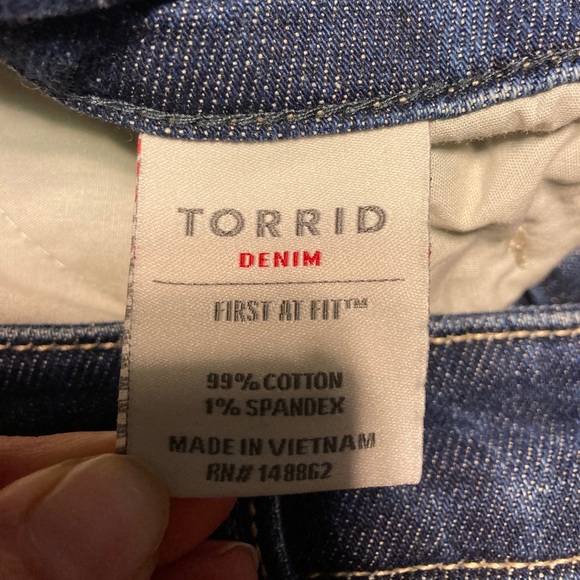 NWOT Torrid High Rise Straight Raw Hem Jeans 14s - Picture 7 of 9